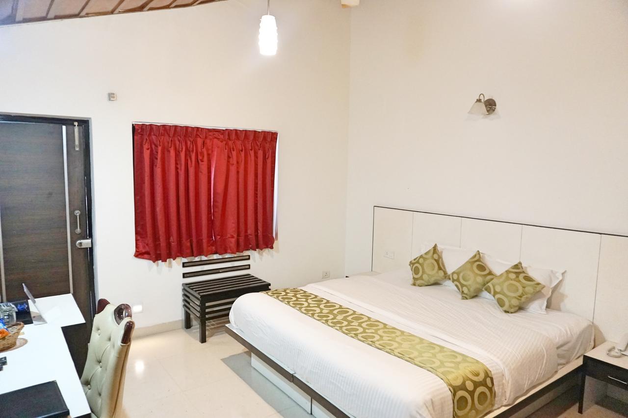 Ess & Bee Resorts ダラムシャーラー エクステリア 写真