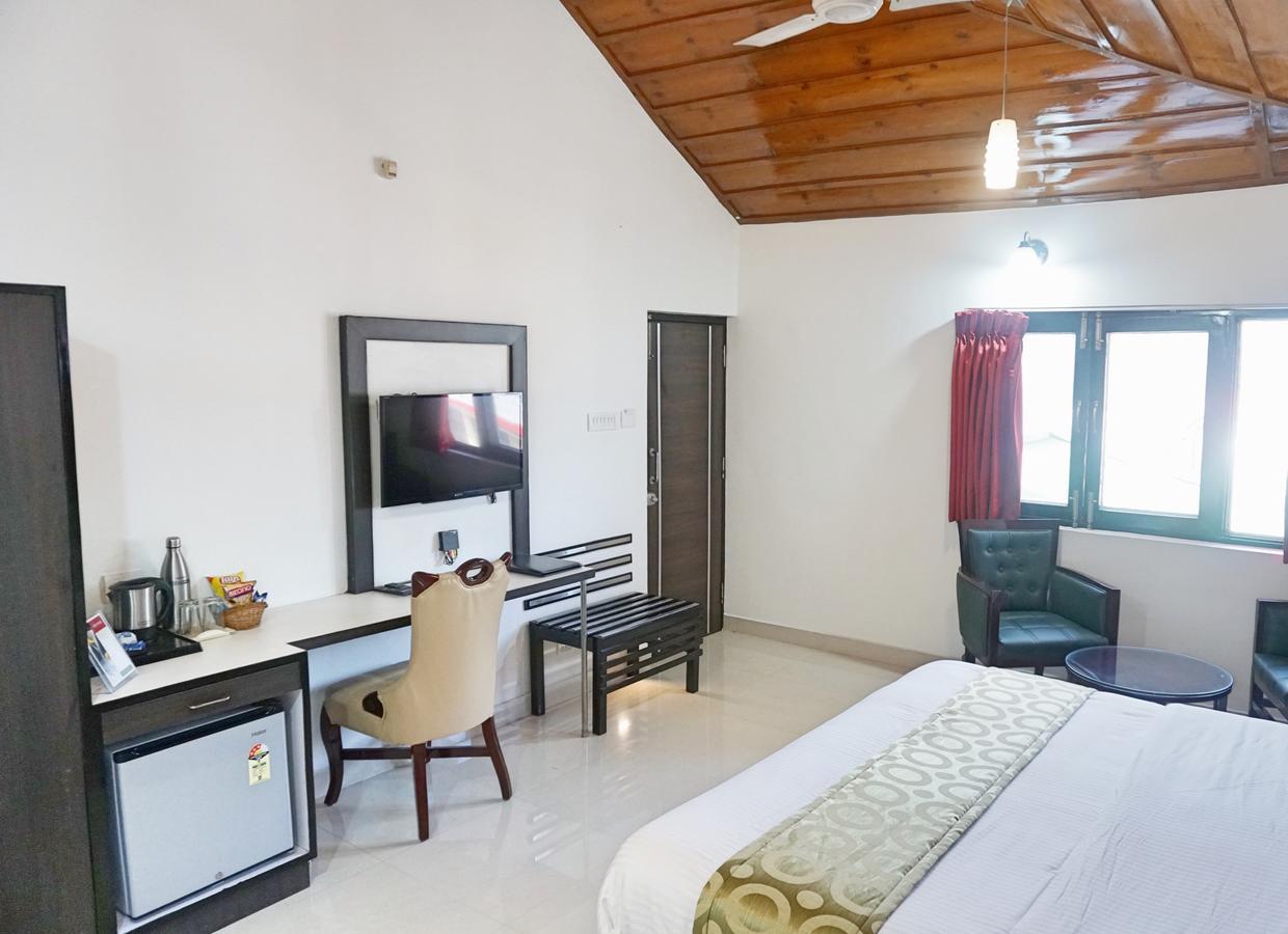 Ess & Bee Resorts ダラムシャーラー エクステリア 写真